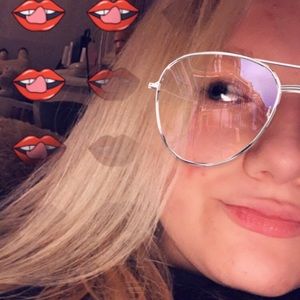 Meet your Posher, Chloe